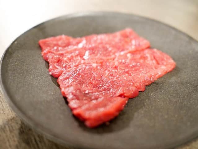 "TERIYAKI" テリヤキ編集部さんのインスタグラム写真 - ("TERIYAKI" テリヤキ編集部Instagram)「⠀東京・代々木【焼肉いぶさな】🥩⠀ ・⠀ ⠀ 焼肉を突き詰めるとこうなる。そう実感させられるお店がここ『焼肉いぶさな』。⠀⠀ ・⠀⠀ ⠀⠀ 色々な部位をあるがままで焼いてくれて、そのまるま食べると絶品の味わいに感動することでしょう。⠀ ・⠀ 焼肉の境地をぜひ、覗いてみてください。⠀ ・⠀ TERIYAKI美食倶楽部へ入会すると、『焼肉いぶさな』を始め、東京・大阪を中心に全国各地で開催しているイベントへ参加することが出来るかもしれません。⠀ ⠀ 「美味しいものを食べたい方」、「グルメな友人と出会いたい方」などなど、皆さまの入会を心よりお待ちしております。⠀ ・⠀ TERIYAKI美食倶楽部の詳細情報はプロフィールのリンクからご移動ください。⠀ ⠀⠀ 【店舗概要】⠀ 店名：焼肉いぶさな⠀ 住所：東京都渋谷区代々木4-10-7⠀ 定休日：不定休⠀ ⠀ #teriyaki #teriyaki美食倶楽部  #東京グルメ #焼き肉  #焼肉いぶさな #いぶさな」3月22日 22時29分 - teriyaki_jp