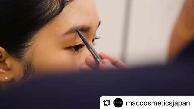 本山琴美のインスタグラム：「💛🧡❤️#Repost @maccosmeticsjapan with @make_repost ・・・ ㅤ バックステージから生まれる最新トレンドやメイクスキルを常にアップデート📸 #MACBACKSTAGE ㅤ M·A·Cでは店頭で働く1人1人がアーティストで、店舗業務だけでなくファッションショーや雑誌の撮影、SNSなどでも活躍しています💄 ㅤ ㅤ ㅤ #MACCosmeticsJapan #MACコスメ #MACCosmetics #MACトレンドSS20 #MACトレンドSS2020 #MACBACKSTAGE #メイクアップアーティスト #MACArtist #トレンドメイク #メイクさん #MUA #AllAgesAllRacesAllGenders #トレンドセッター」