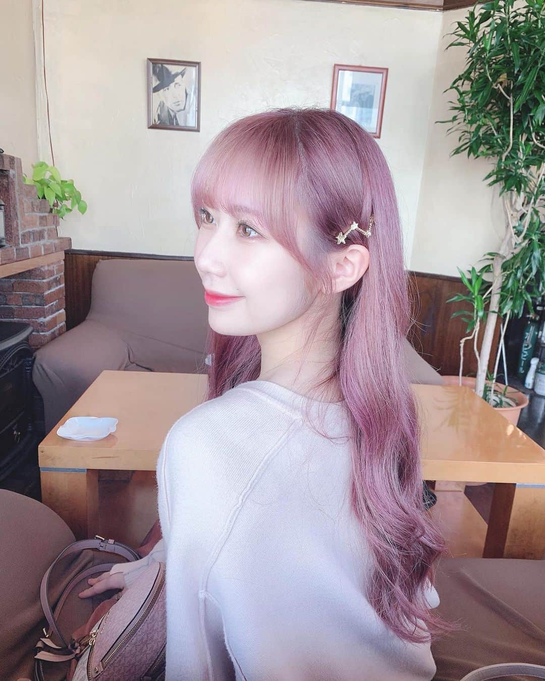上野遥さんのインスタグラム写真 - (上野遥Instagram)「髪色を見せびらしている 4コマです＾＾笑  いい感じに抜けてきました〜っ この日の髪色特に好き〜っ  #はるたんピンク #ピンクヘアー #ピンクアッシュ #たぶんね」3月22日 22時32分 - harutan.pink