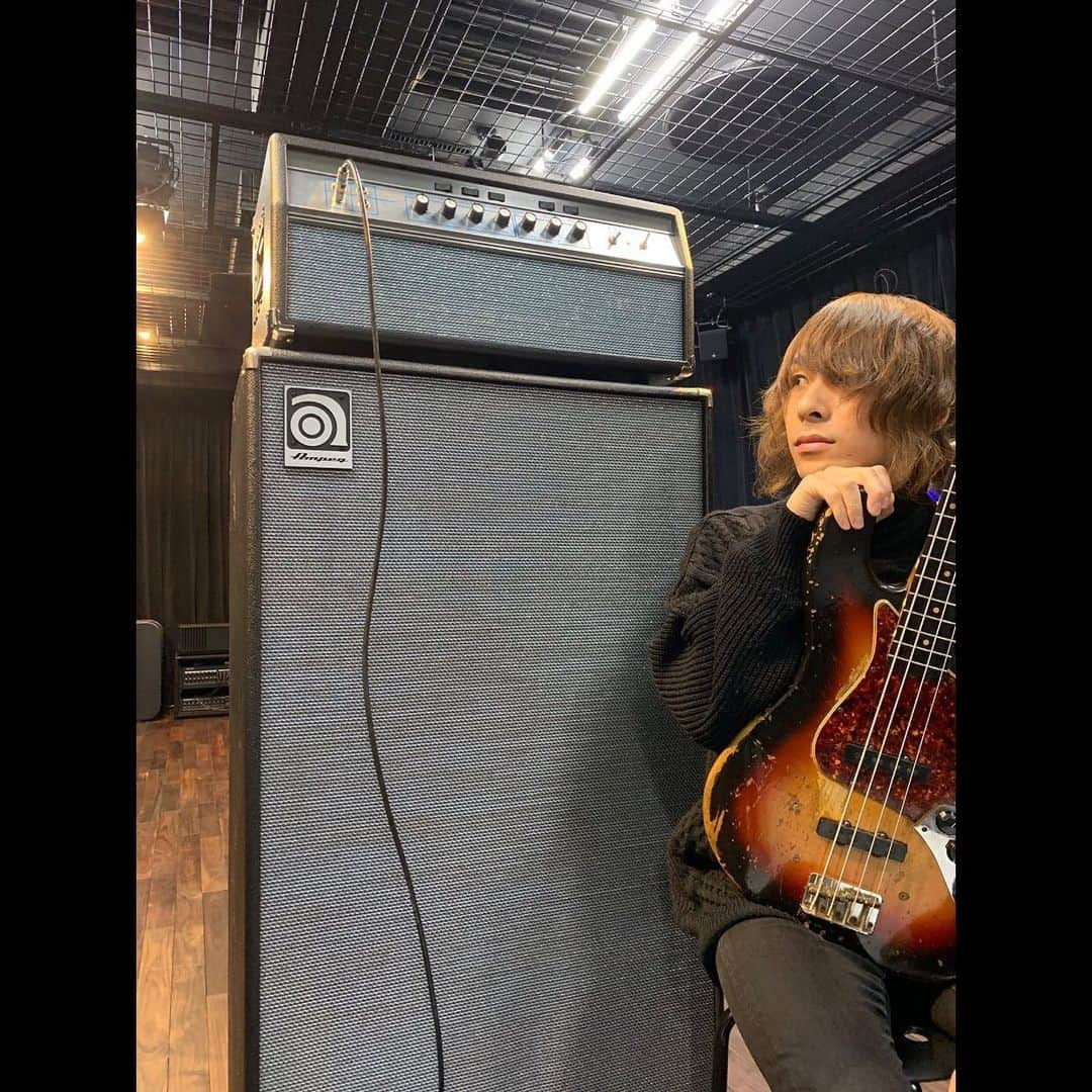 イガラシのインスタグラム：「ベース・マガジン4月号　 巻頭アンペグ特集　 かっこいい音 #ampeg #bassmagazine  #bass #bassguitar」