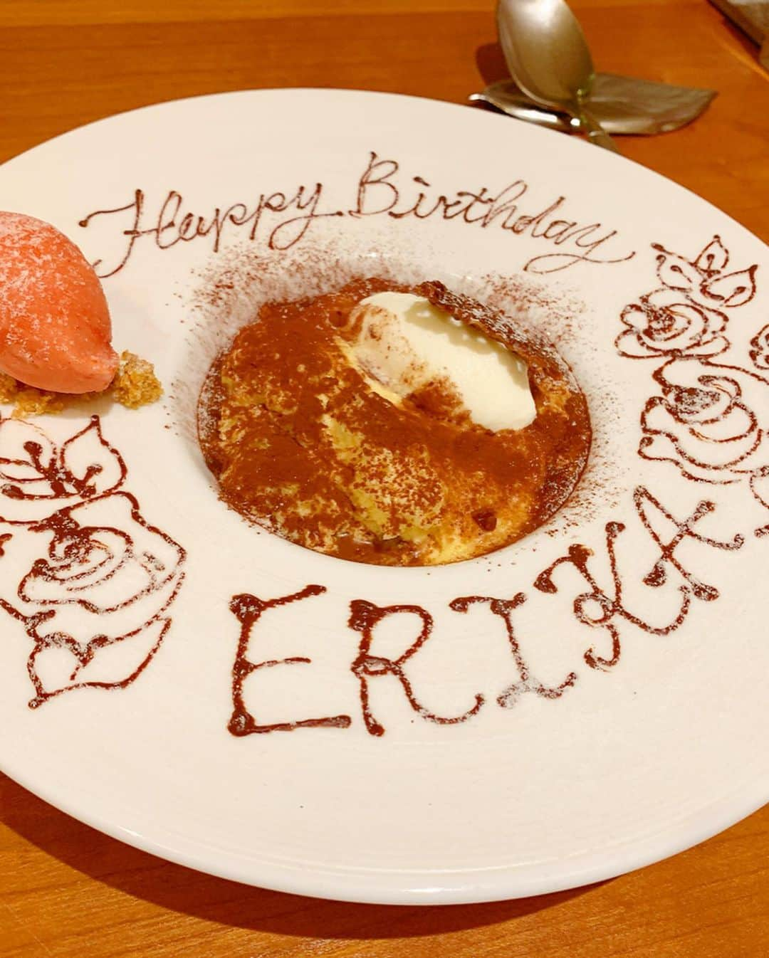 永峰絵里加さんのインスタグラム写真 - (永峰絵里加Instagram)「Birthday dinner w/ my family 🍽💝 I turned 34☺️🎂 ・ 昨日で34歳になりました！ 夫が赤ちゃん連れOKの隠れ家フレンチに連れて行ってくれて家族で久しぶりの外食◎ 美味しいお店巡りが元々好きなのでたまにでもこういう時間が持てると本当に嬉しくて😭✨大感激でした！  全部美味しかったな〜😋 ・ ・ 今は大変な時期だけど、母として女性として、充実した1年にしたいと思います👩🏻🌹 ・ ・ ・ ・ #birthday #birthdaydinner #dinnerdate #mybirthday #march21 #familytime #誕生日 #誕生日ディナー #誕生日プレート #3月21日 #家族でご飯 #ありがとう」3月22日 22時39分 - erikalmaz