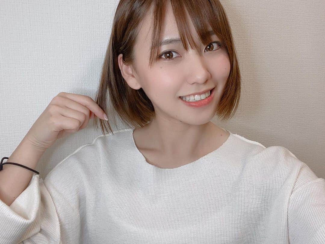 笠原美香さんのインスタグラム写真 - (笠原美香Instagram)「お気づきかと思いますが笑 髪を明るく染めて短めに切りました💇‍♀️ 毎年自分の中でテーマを決めているんですけど、 そのテーマを言ったら プリキュアか！ってつっこまれたので 内緒にしておきます🧏‍♀️🌸 皆さん、ご想像ください。 haircut: @reihi1018  #newhair #ショートヘア  #だいたい毎春ばっさりが定番 #changehair」3月22日 22時53分 - mika.k419