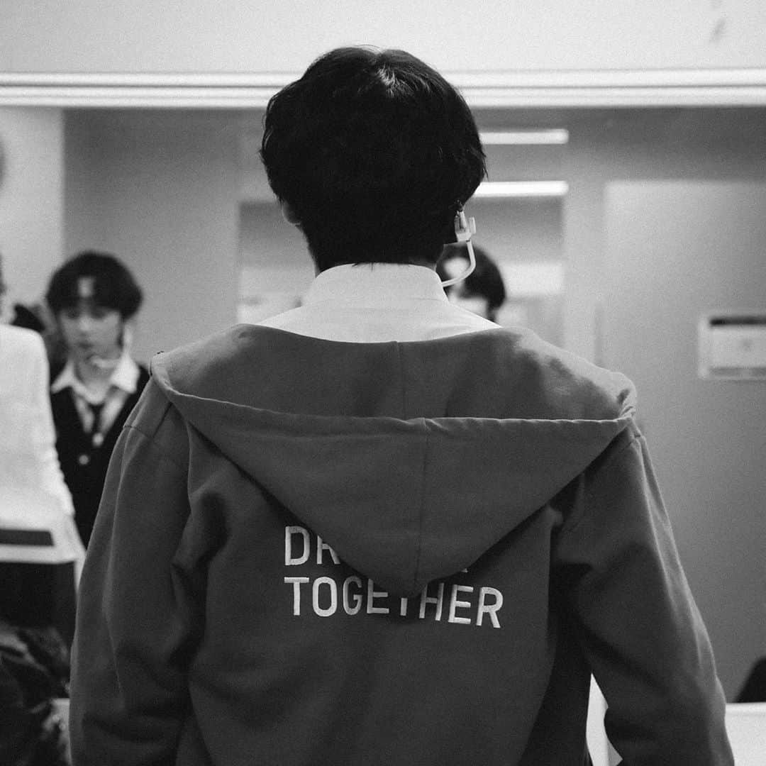 Tomorrow X Togetherさんのインスタグラム写真 - (Tomorrow X TogetherInstagram)「TOMORROW X TOGETHER rec. #TXTrec @ 2020 TXT FANLIVE DREAM X TOGETHER  #투모로우바이투게더 #TXT #SOOBIN #YEONJUN #BEOMGYU #TAEHYUN #HUENINGKAI #수빈 #연준 #범규 #태현 #휴닝카이 #TOMORROW_X_TOGETHER #DREAM_X_TOGETHER」3月22日 23時01分 - txt_bighit