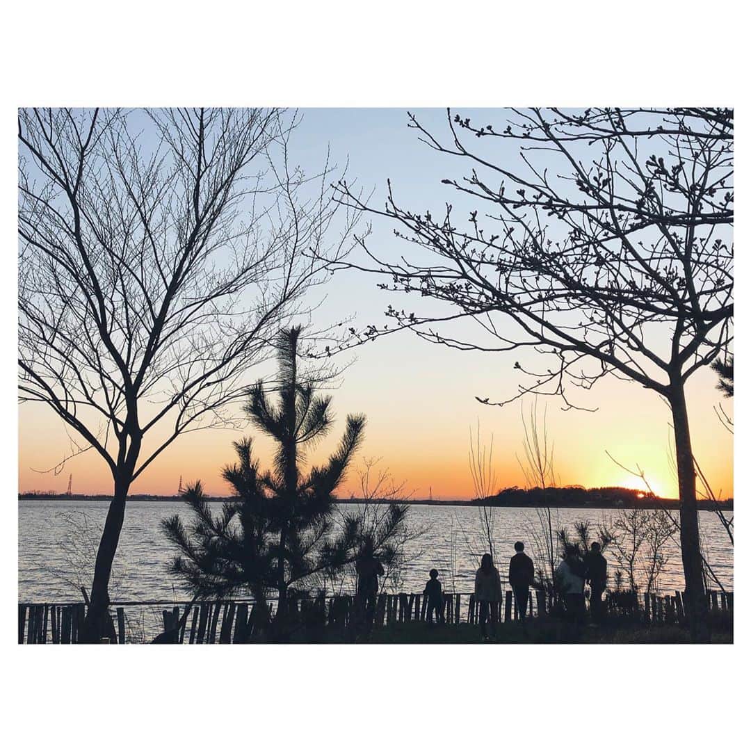 のインスタグラム：「今年の初キャンプは 春分の日☺️☺️ 素敵な日にできたキャンプに⛺️ 物凄く癒されました😋 最近ずっと家にいてばかりだったので 子供たちも自然の中でとても楽しそうでした  #春分の日 #宇宙元旦 #2020 #キャンプ」