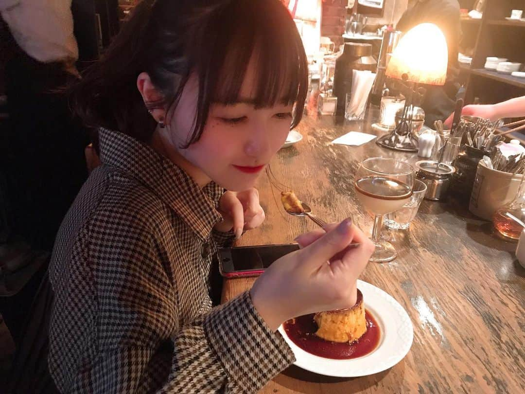 三浦菜々子さんのインスタグラム写真 - (三浦菜々子Instagram)「固めのプリン活動お誘い受けてしてきた！🍮 最高！ そしてこのオレグラッセっていうミルクとコーヒーの分離した飲み物すごーーく美味しかった！！！！☺︎ メンバーに(特に西野さんと橋本さん)よく"彼女感！！"と言われますがいまいちよくわかりません、、、。 現にメンバーとプリン食べてる写真だけど 友達感！とかとは違うの、、？🤔🤔 #固めプリン #活動 #彼女感とは」3月22日 23時05分 - miura_nanako