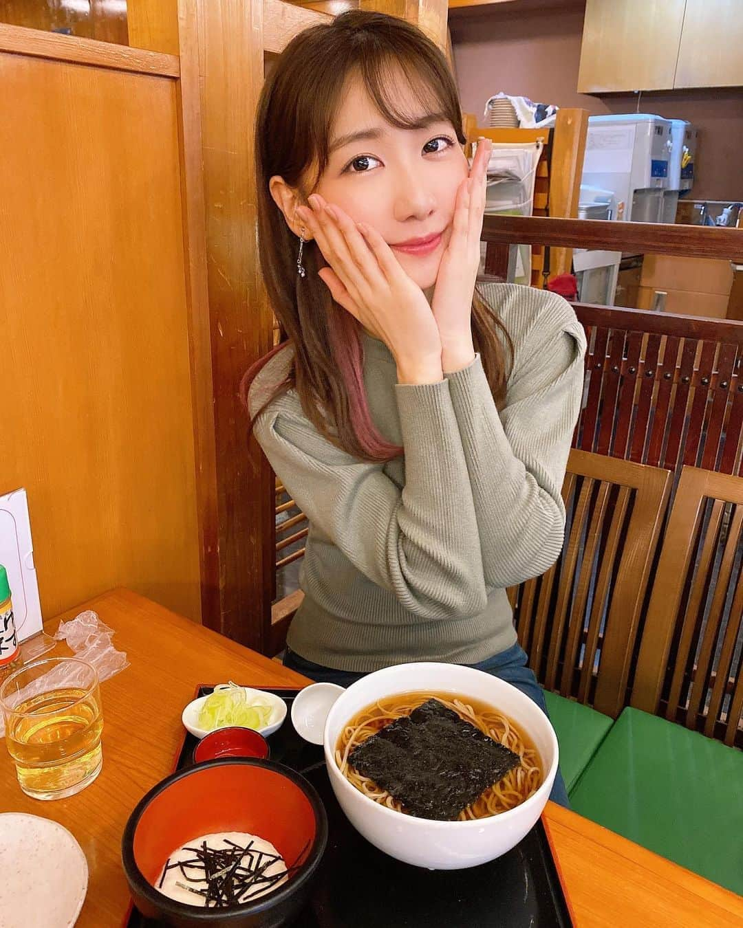 柏木由紀さんのインスタグラム写真 - (柏木由紀Instagram)「. 食べ物率高めのInstagramです。 最近すきな食べ物は、お蕎麦。 1人でもお蕎麦ランチします。 こちらは、とろろ蕎麦。鴨南蛮も大好きです。 歳を重ねると、食の好みも変わりますねぇ...。 しみじみ☺️ いま1番の日々の楽しみは、食べることです。 . #蕎麦　#ランチ」3月22日 23時15分 - yukikashiwagi_official