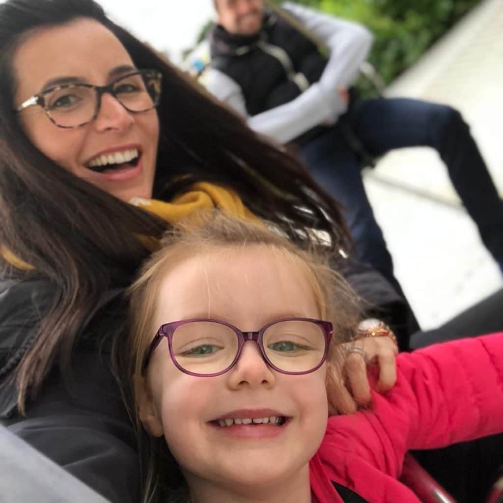 ティム・クルルのインスタグラム：「Happy Mother’s Day to all the amazing mothers out there.. My girl improvised with a little present to remind mammy how lucky she is with daddy 🤣🤣😍😍#mothersday」