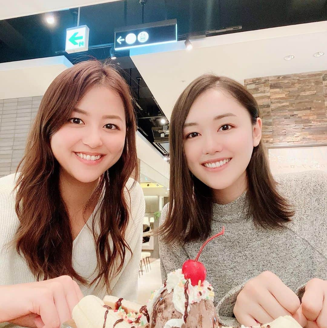 折原あやのさんのインスタグラム写真 - (折原あやのInstagram)「安定と安心の美月との月一会👭  パッフェのクリームの上に散りばめてるカラースプレーが昔から大好き🌈  #月一会 #開催しました #パッフェ は #わざとだよ  #カラースプレー」3月22日 23時24分 - ayanoorihara