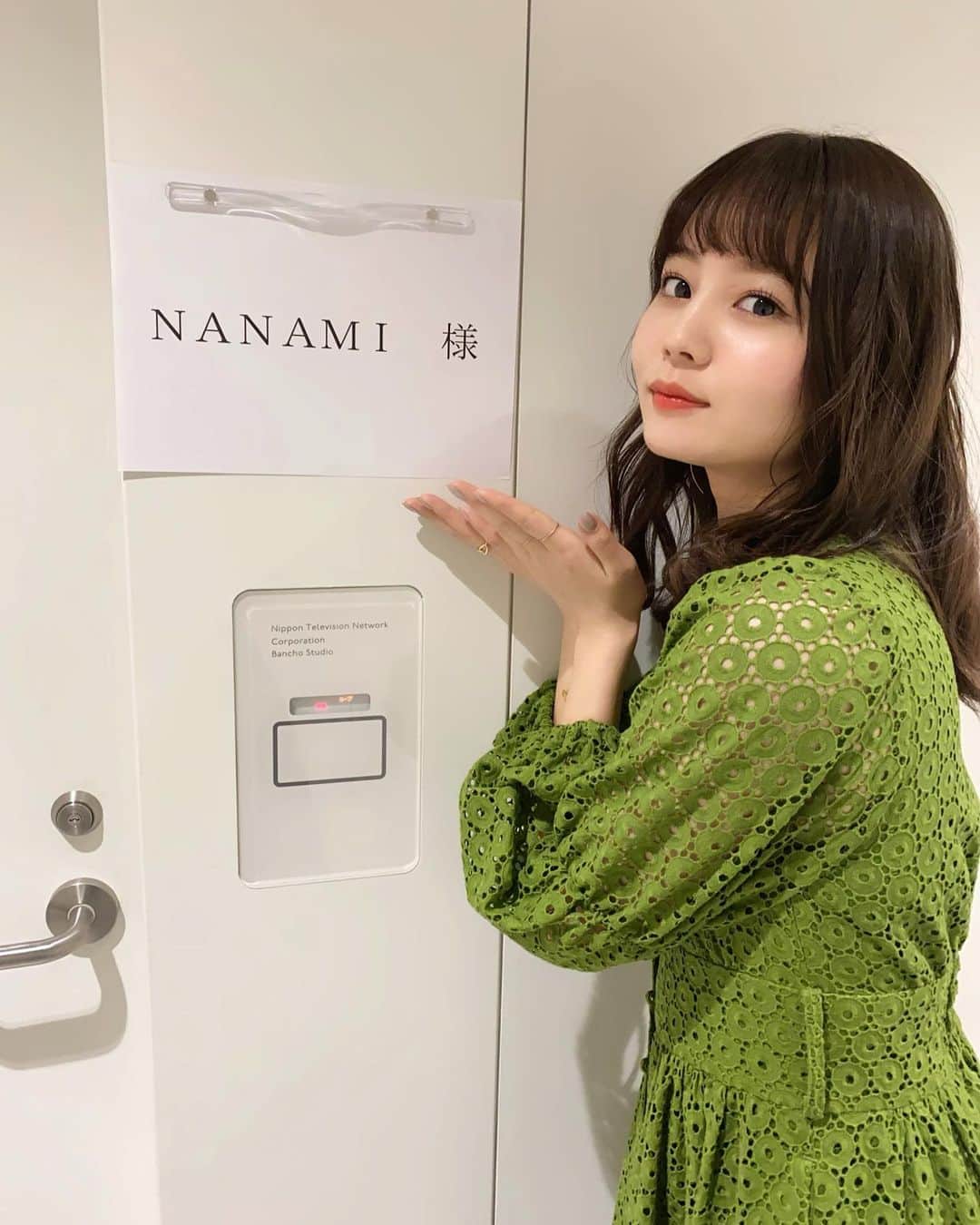 高橋有紀さんのインスタグラム写真 - (高橋有紀Instagram)「nanamiちゃんの初テレビ出演の行列のヘアメイク担当させてもらいました❤︎初公表したお姉さんと似ているところも、ななみちゃんらしい可愛さ性格の良さ、いつも笑っているところとかも、テレビでまた伝わっていくのが良いなーと思いました！可愛かった〜🥺 #hairmake #osakana_yuki  #nanami」3月22日 23時26分 - osakana_yuki