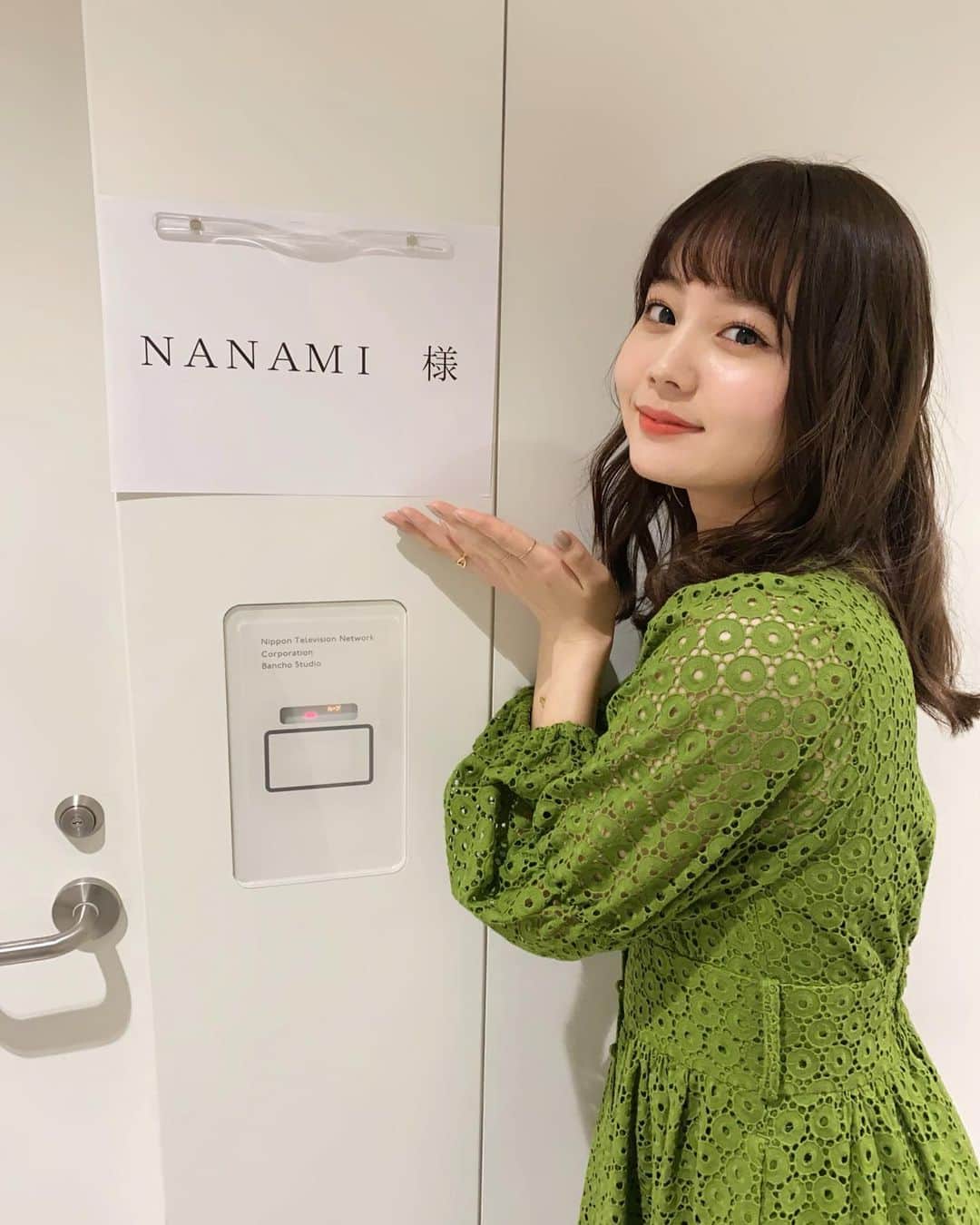 高橋有紀のインスタグラム：「nanamiちゃんの初テレビ出演の行列のヘアメイク担当させてもらいました❤︎初公表したお姉さんと似ているところも、ななみちゃんらしい可愛さ性格の良さ、いつも笑っているところとかも、テレビでまた伝わっていくのが良いなーと思いました！可愛かった〜🥺 #hairmake #osakana_yuki  #nanami」