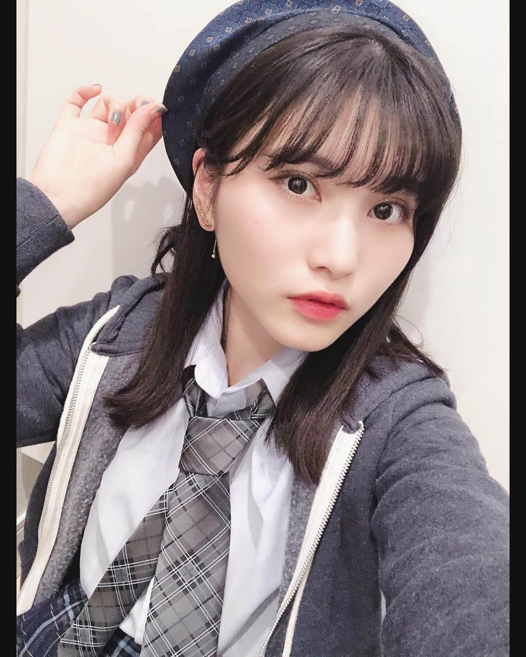 福岡聖菜さんのインスタグラム写真 - (福岡聖菜Instagram)「あれから。  本当は今日 握手会で着る予定だった制服。 卒業してから1年か、、と思いつつ とても楽しく写真を撮りました…😌⭐️ * * 皆さんと早く会えますように。。 * * * #制服　#制服アレンジ  #ベレー帽　#卒業　#握手会」3月22日 23時42分 - seina___ff