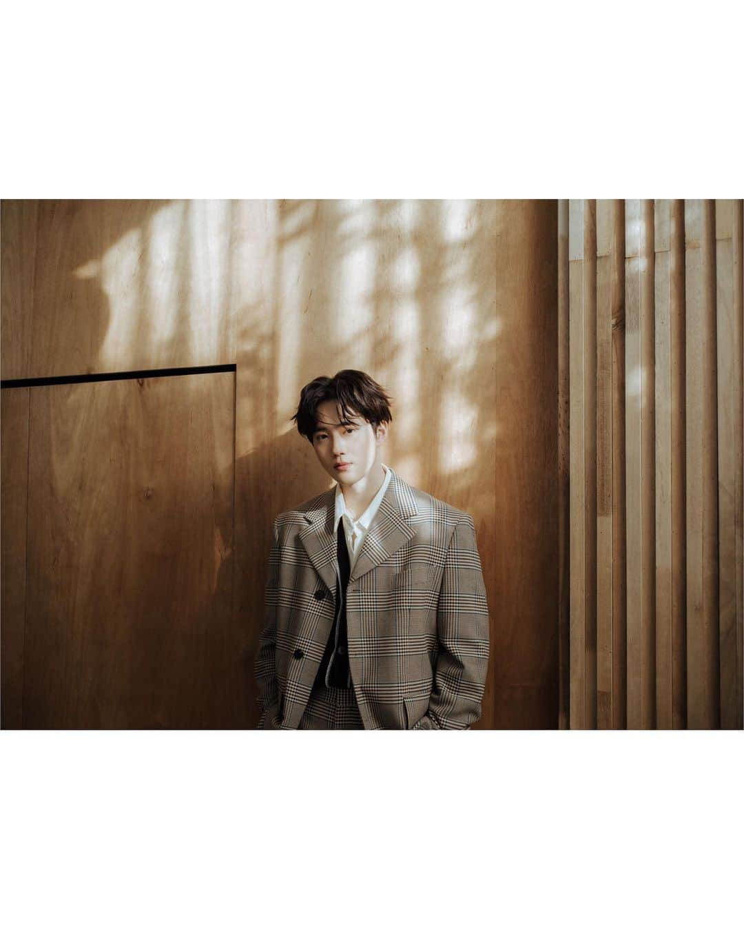 EXOさんのインスタグラム写真 - (EXOInstagram)「SUHO 수호 The 1st mini album [‘자화상 (Self-Portrait)’] - 🎧 2020.03.30 6PM (KST) 👉🏻 suho.smtown.com - #수호 #SUHO @kimjuncotton #엑소 #EXO #weareoneEXO #자화상 #Self_Portrait」3月23日 0時01分 - weareone.exo