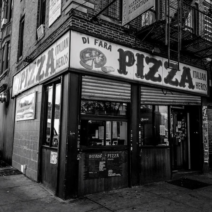 オバディア&サンズのインスタグラム：「Because everyone loves pizza. These are some of the spots we’re looking forward to getting back out to. What are some of your favorite pizza spots?  DiFara Pizza in Brooklyn – The best pizza you’ll ever have at the most inconspicuous spot.  L & B Spumoni Gardens in Brooklyn – A classic if you grew up in Brooklyn, upside down squares are the go to.  Upside Pizza in Manhattan – Our favorite newcomer in a minute, incredible cheese slice but don’t sleep on the Falcowitz.」