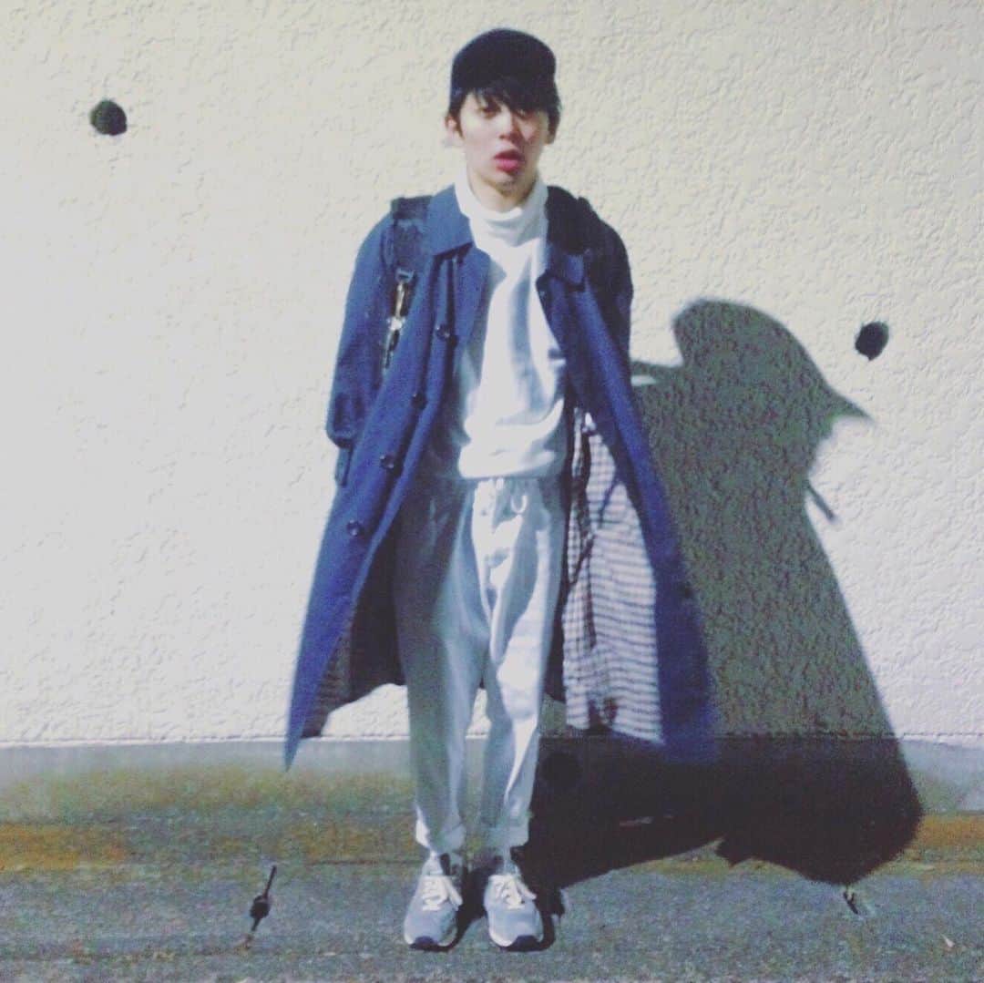 渕野右登さんのインスタグラム写真 - (渕野右登Instagram)「白に青纏う  #フチコレ」3月23日 0時21分 - yutofuchino_official