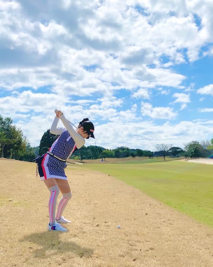 筒井萌子のインスタグラム：「* このウエアお気に入り🏌️‍♀️⛳️ がまちゃんがいつも、萌ちゃんの為に作られたようなものだね✨ って褒めてくれる😅🌸 いつもウエアを選ぶのも楽しい❤️ゴルフって最高🤗 wear: @archivio.official ꪔ̤̮💕 ・ #筒井萌子 #女優 #actress #モデル #model #岡山  #shooting #instagood #instalike #converse #撮影 #followme #instalike #ゴルフ #ゴルフ女子 #ゴルフコーデ #골프 #좋아요반사 #좋아요그램 #좋아요환영 #데일리그램 #패션 #오오티디 #카페 #アルチビオ  #アルチビオカップ #archivio #archiviocup」
