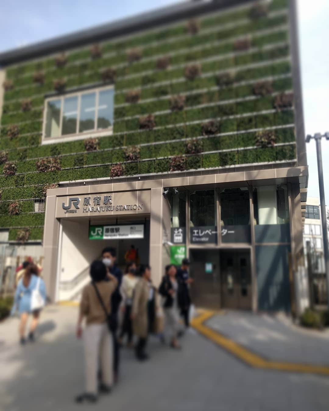 越中睦士さんのインスタグラム写真 - (越中睦士Instagram)「原宿駅が変わってた  #原宿駅」3月23日 0時16分 - makotokoshinaka