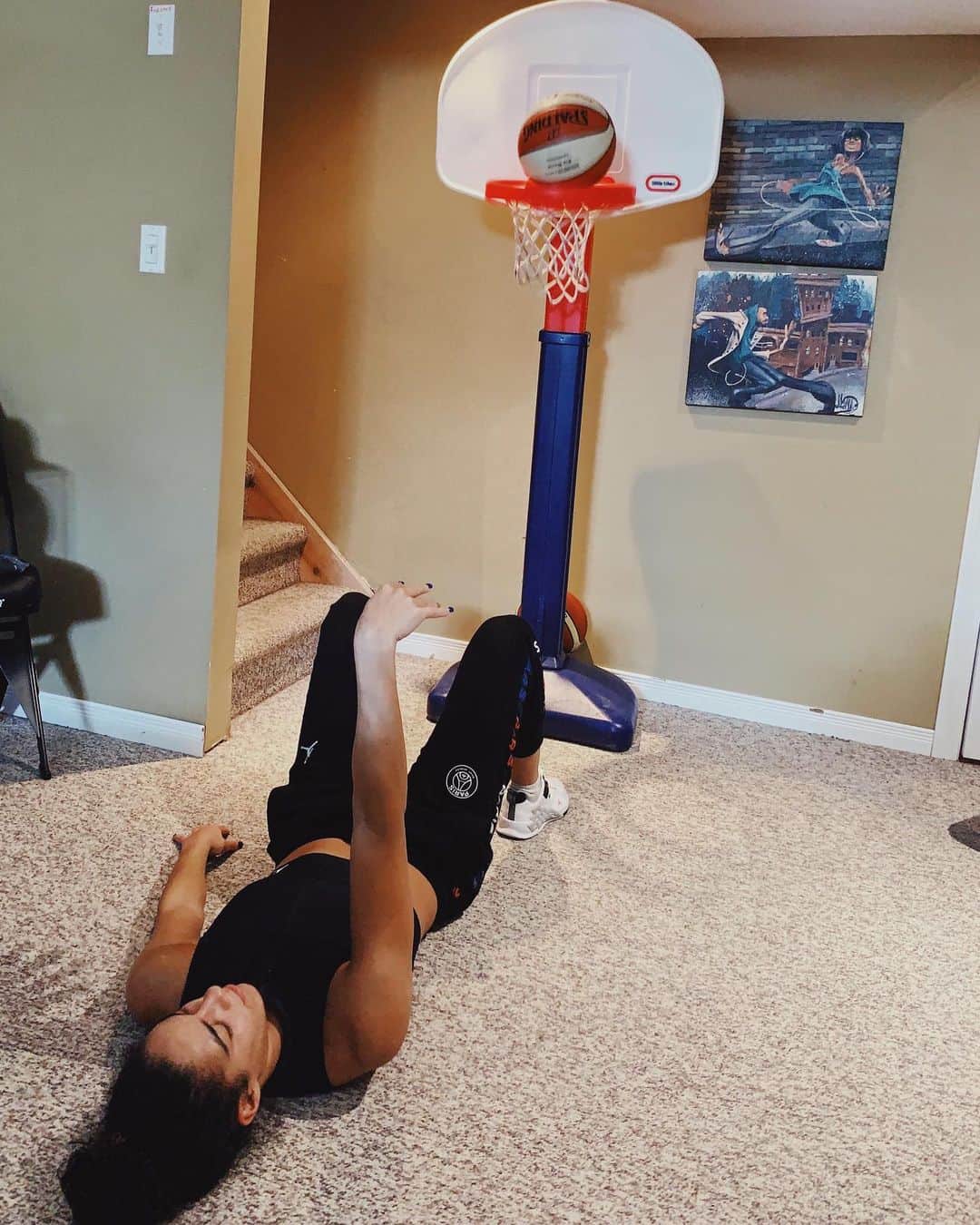 Jordanのインスタグラム：「Buckets from anywhere.  @KiaNurse steps it up and does her part to #PlayInside. #PlayForTheWorld #JUMPMAN」
