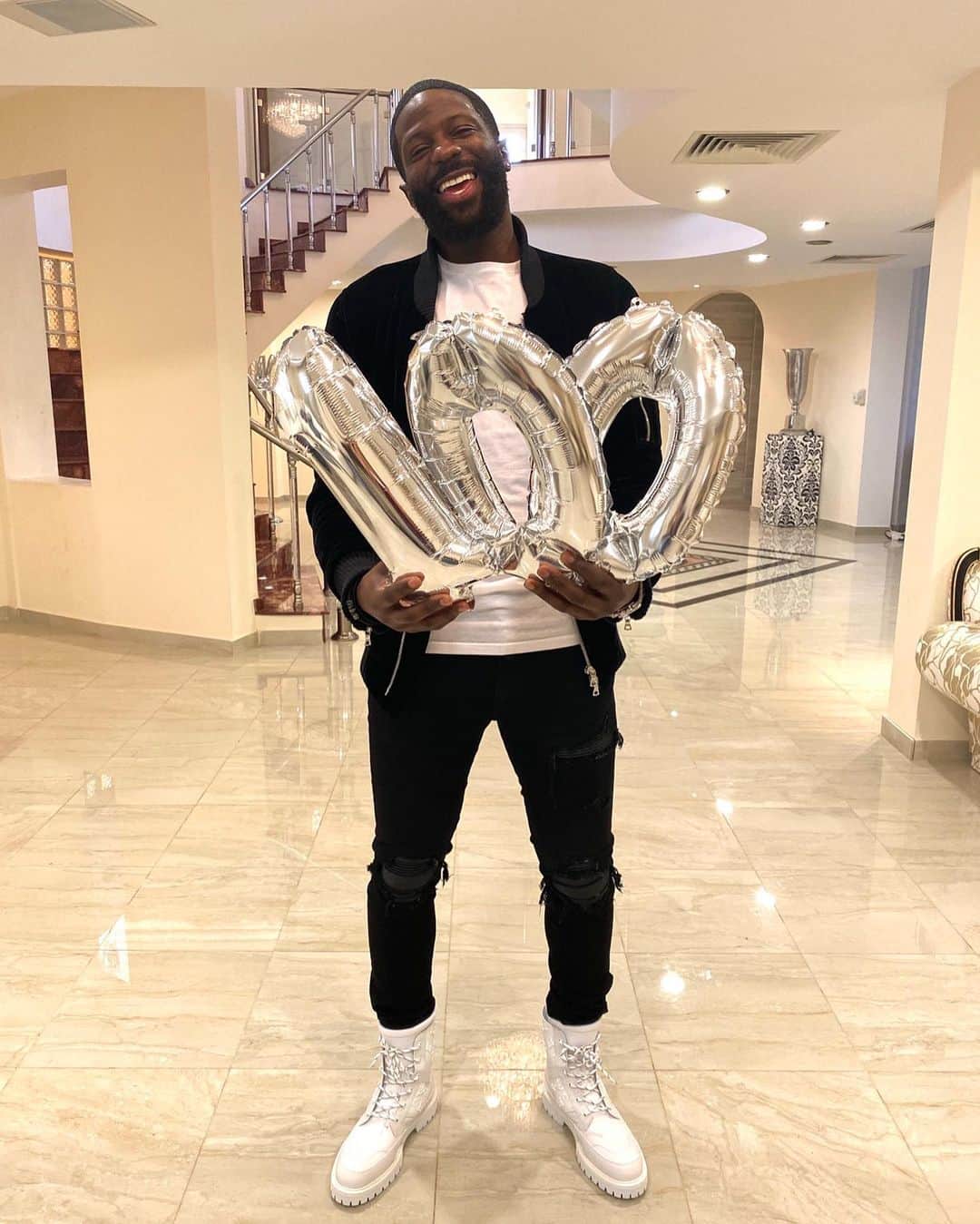 バカリ・サコのインスタグラム：「100k followers thanks to all of you guys for your amazing support from the beginning. May God keeps all of you safe and your beloved. ❤️🙏🏾 #grateful #love」