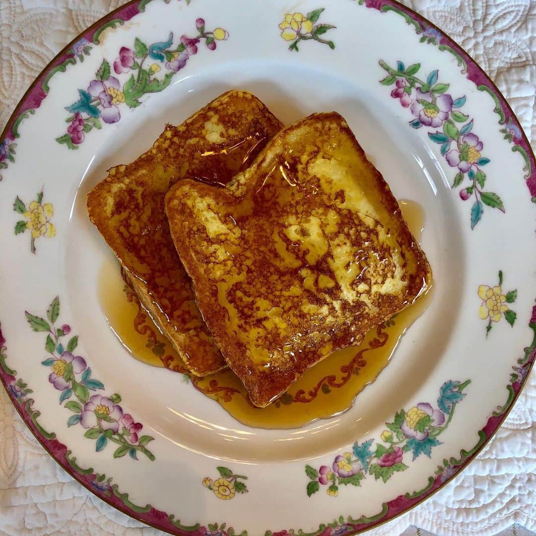 スーザン・ルッチさんのインスタグラム写真 - (スーザン・ルッチInstagram)「Sunday morning comfort food—French Toast never tasted so good!!! Staying home!!!😍😍」3月23日 1時00分 - therealsusanlucci