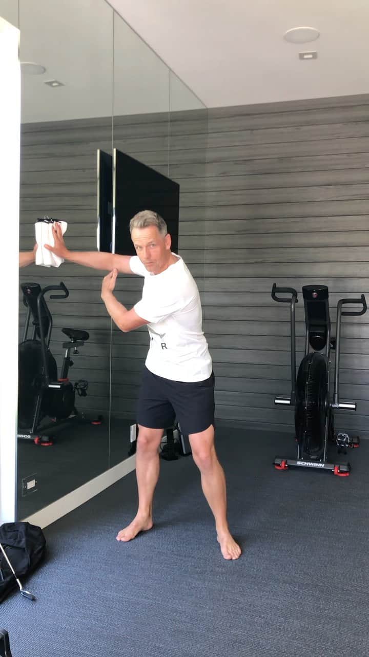 ルーク・ドナルドのインスタグラム：「Shallowing the club from the top of the backswing is something I’ve struggled with at times in my career, it’s certainly been a big focus of mine of late & thanks to the help of my trainer @ben.shear  we’ve come up with some great exercises in the gym to help me increase my external rotation range of my right shoulder & make @patgossnugolf job a little easier 😁  Shallowing the club from the top will not only help to eliminate that dreaded slice, it will also allow you to fully release everything at impact which will increase your speed and distance. Give this simple at home exercise a try #LDTips #homeimprovement #golf #shallowingtheclub #externalrotation #stayhome #stayinside #stayhealthy」