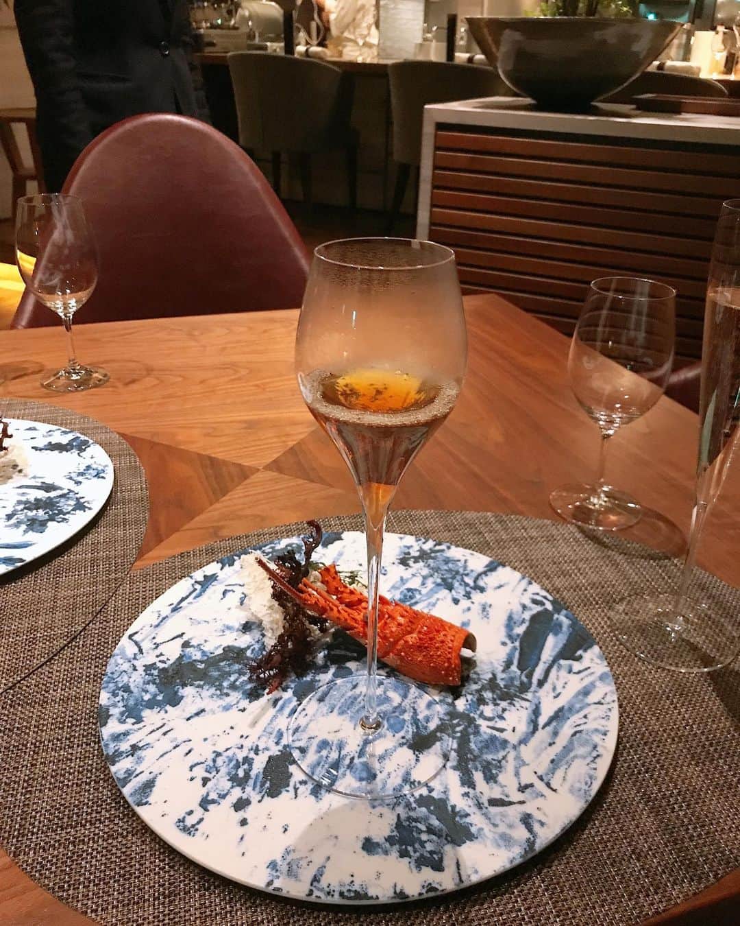芦田桂子さんのインスタグラム写真 - (芦田桂子Instagram)「Restaurant T3 ・ Temperature(温度)×Time(時間)×Travel(食体験の旅行)3つの”T"でイノベーティブな料理の世界を楽しんで欲しいと名付けたそうです ・ 新鮮で申し分のない食材の数々... 繊細な創作フレンチに舌鼓 感動の連続でした☺️ ・ ・ #t3 #創作フレンチ #french  #感動の料理 #おいしいものは人を幸せにする #ワイングラスでいただく #伊勢海老の濃厚スープ #絶品茶碗蒸し #デザートは #イースターエッグ  #thankyou」3月23日 1時15分 - keiko_ashida
