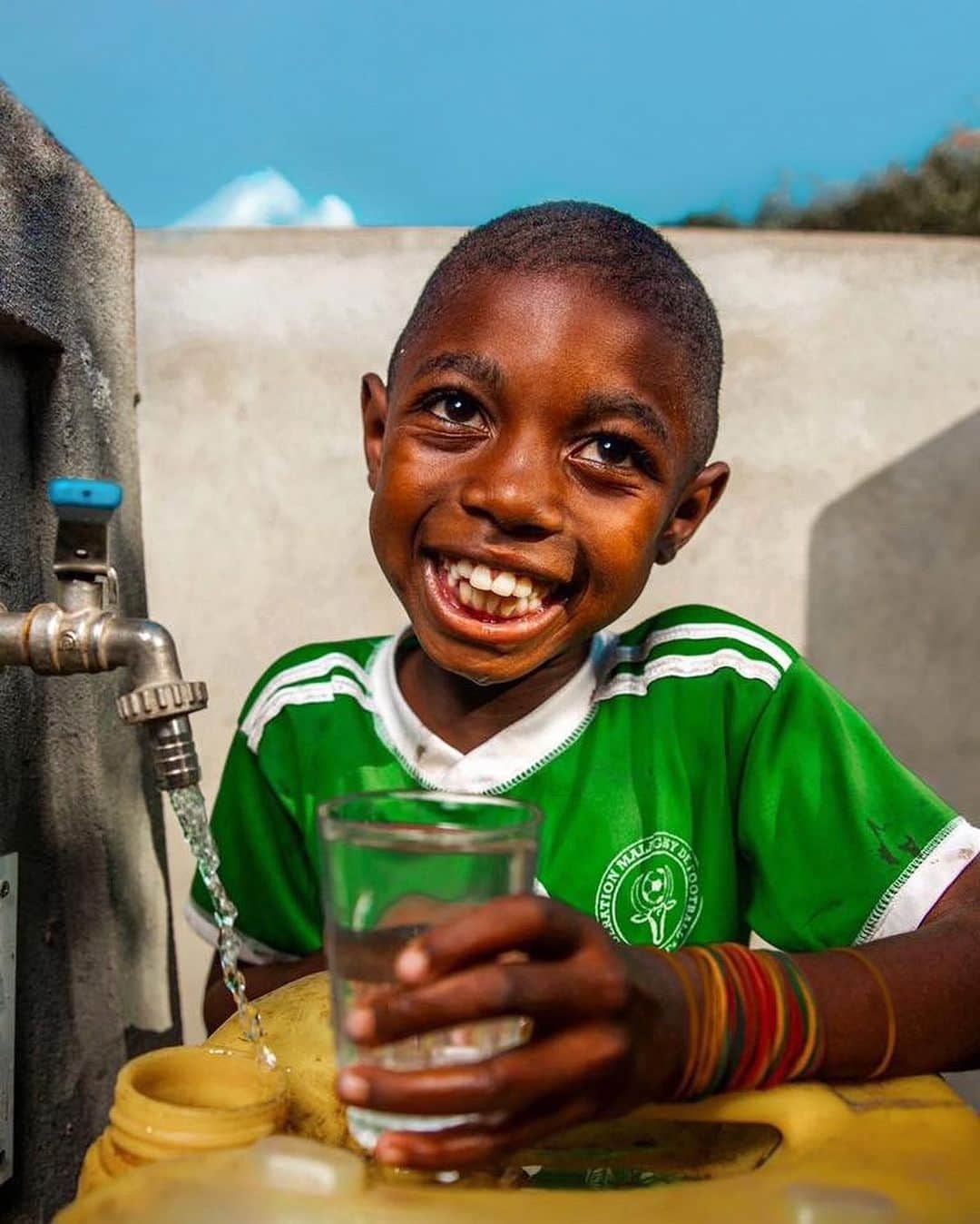 Cubby Grahamのインスタグラム：「Today is #WorldWaterDay. And given the recent pandemic, clean water is more important than ever. - For most of us, we’ve never had to think about where our water comes from. Yet 1 in 10 of us lack access to clean water, which means 9 in 10 of us can help! - Working for @charitywater over the past 7 years has been a once-in-a-lifetime experience. Engaging with the most incredible and inspiring supporters and helping capture stories to share and celebrate their impact (these are a few favorites photos from our recent trip to Madagascar). - And the best part is together the #charitywater community has helped fund clean and safe water for more than 11 million people. And today there’s a simple way you can help impact even more. - Thanks to an incredibly generous donor, simply by taking @charitywater’s new #WorldWaterDay quiz, you can help unlock donations to bring clean and safe water to families in need. Learn more at: charitywater.org/worldwaterday - If you also feel inspired to give, I personally give my age in dollars every month, about $1 a day, to fund clean and safe water all year long. I’ve put a link in my profile if you’d like to learn more and join the clean water movement. - Lastly, share this post with a friend. Because we all need some good and inspiring news these days, and everyone deserves access to clean and safe water. And together I believe we can end the water crisis in our lifetime.」