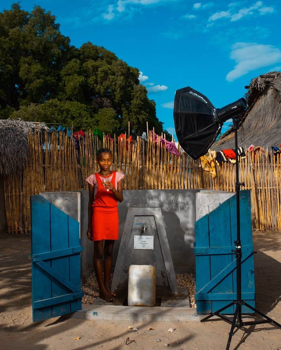 Cubby Grahamさんのインスタグラム写真 - (Cubby GrahamInstagram)「Today is #WorldWaterDay. And given the recent pandemic, clean water is more important than ever. - For most of us, we’ve never had to think about where our water comes from. Yet 1 in 10 of us lack access to clean water, which means 9 in 10 of us can help! - Working for @charitywater over the past 7 years has been a once-in-a-lifetime experience. Engaging with the most incredible and inspiring supporters and helping capture stories to share and celebrate their impact (these are a few favorites photos from our recent trip to Madagascar). - And the best part is together the #charitywater community has helped fund clean and safe water for more than 11 million people. And today there’s a simple way you can help impact even more. - Thanks to an incredibly generous donor, simply by taking @charitywater’s new #WorldWaterDay quiz, you can help unlock donations to bring clean and safe water to families in need. Learn more at: charitywater.org/worldwaterday - If you also feel inspired to give, I personally give my age in dollars every month, about $1 a day, to fund clean and safe water all year long. I’ve put a link in my profile if you’d like to learn more and join the clean water movement. - Lastly, share this post with a friend. Because we all need some good and inspiring news these days, and everyone deserves access to clean and safe water. And together I believe we can end the water crisis in our lifetime.」3月23日 1時34分 - cubbygraham