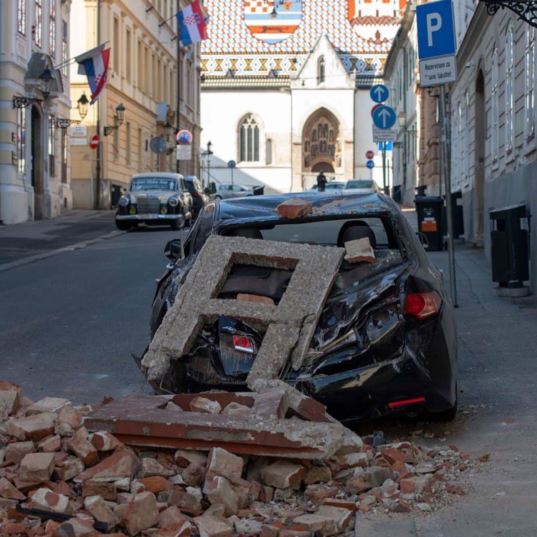 ルカ・モドリッチさんのインスタグラム写真 - (ルカ・モドリッチInstagram)「Drzi se Zagrebe 🙏🏻❤️ #Earthquake #PrayForZagreb 📷 @dragosopta」3月23日 2時09分 - lukamodric10