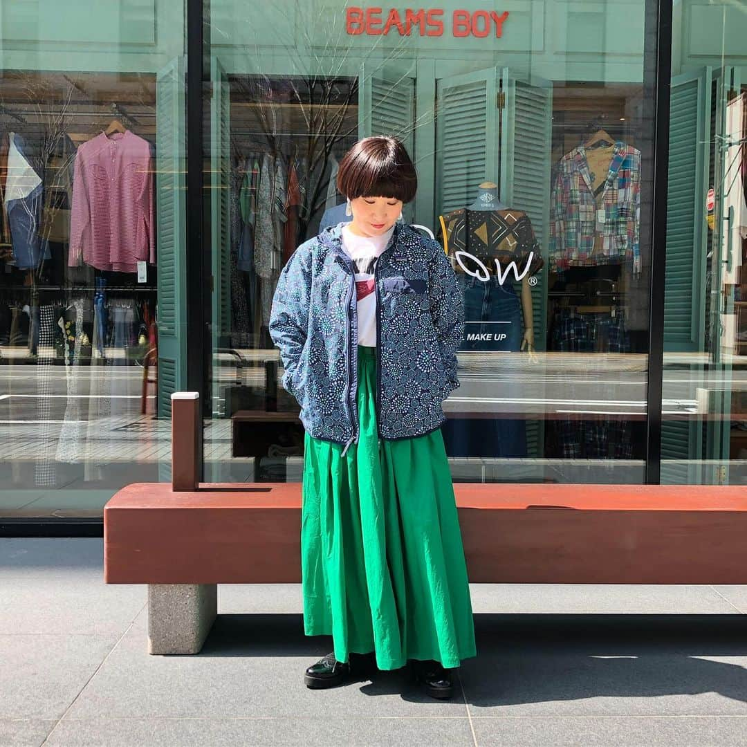 ビームス金沢さんのインスタグラム写真 - (ビームス金沢Instagram)「〈Patagonia × BEAMS BOY〉 . Kids Baggies Jacket . 〈GRAMICCI × BEAMS BOY 〉 . 別注 プールナイロン ロング スカート . スタッフおすすめコーディネートです🌟 Patagoniaのジャケットはkids sizeならではの柄が可愛い！！ 軽くて持ち運びも便利です👍 大人気グラミチのスカートは春らしいカラーがツボです！！ 是非お店にチェックしに来てください🥰 . #BEAMS#BEAMSBOY#PERFECTPREPPY#ishikawa#kanazawa#japan#beams金沢#ootd#ビームス#ビームスボーイ#石川#金沢#日本#ビームス金沢#patagonia#パタゴニア#グラミチ#gramicci #ジャケット#スカートコーデ#春カラー」3月23日 13時09分 - beams_kanazawa