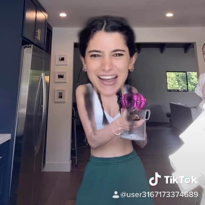 ローレン・ペルツのインスタグラム：「Pew pew pew pew」