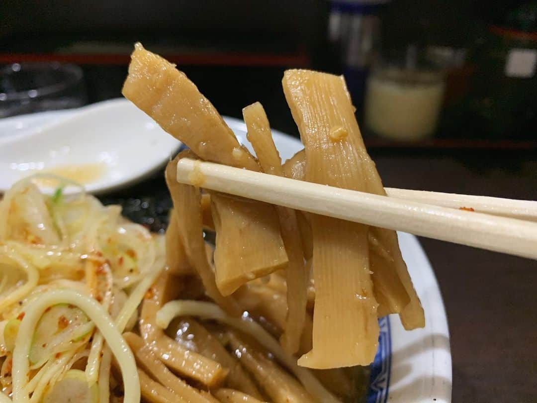 SUSURUさんのインスタグラム写真 - (SUSURUInstagram)「中華そば べんてん@成増 塩ラーメン並、チャーシュー 成増へ移転してから二度目のべんてん。 初めての塩ラーメンをいただきました。 キリリと効いた塩ダレにベースのしっかりした魚介系の出汁、そして香味油の風味がスープに溶け込みます。 麺はツルモチ食感でめっちゃ美味。麺量は並でもたっぷり250gありますが、ズルズル止まらず、あっという間に完食🍥 メンマやチャーシューが美味しかったのはもちろんのこと、ラー油のかかったネギとショウガもナイスなアクセントになっていました🍜 べんてんうまい。 #susuru_tv #プライベート #べんてん #成増 #東京 #塩ラーメン #うまい  #ラーメン #らーめん #ramen #ラーメン部 #ramennoodles #毎日ラーメン生活 #麺スタグラム #japaneseramen #japanramen #foodstagram #foodie #noodles #instanoodle #instaramen #instafood #susururecommended #中華そば #成増ラーメン #東京ラーメン」3月23日 11時55分 - susuru_tv