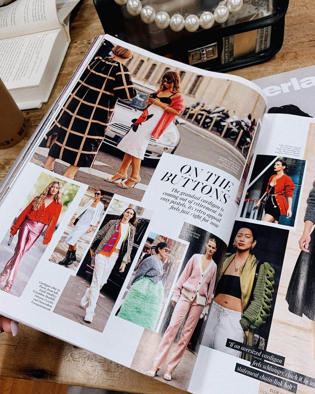 AikA♡ • 愛香 | JP Blogger • ブロガーのインスタグラム：「What spring trend inspo are you excited to sport? #swipeleft Here are some of the inspos from @britishvogue ✨📚👠 I definitely can’t wait to play with all the colors 🌈 & all sorts of blue jeans 👖 ﻿ ﻿ ⋆ ⋆ ⋆ ⋆ ﻿ ﻿ トレンド • インスピレーション from Vogue UK 🇬🇧 ﻿ もっとあるのに10枚しか載せられないのが悲しい〰️﻿ ﻿ やっぱり今年の春も色んなカラーで遊びたい😍✨﻿ おちびだけど、(その上 tansoku girl だけどw) ﻿ いろんな形のデニム👖＆大きめBAG 🧳 にも﻿ トライしたいなぁ❣ ️﻿ みんなゎ注目してる春トレンドある⁇﻿ -﻿ ﻿#springtrends2020 #ss2020trends #pastelcolors #cardigans #britishvogue #voguefashion #トレンドカラー #ヴォーグ #春トレンド」