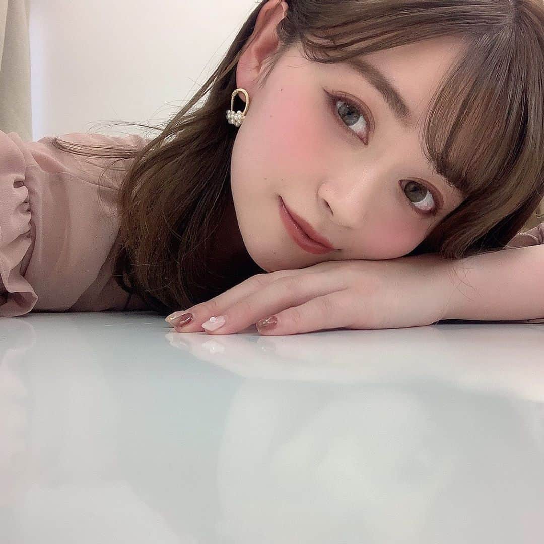 中沢結のインスタグラム：「﻿ ネイル変えたよ〜💅🏻﻿ 同時にパリジェンヌラッシュリフトもやってもらった！居心地良すぎて毎度寝てしまって申し訳ないです、、﻿ ﻿ ちぐはぐネイル可愛い〜﻿ ピンクの色味もどツボ！﻿ ﻿ @chipieee_nail_maria  @chipieee_eye_akane  @chipieee_ebisu」