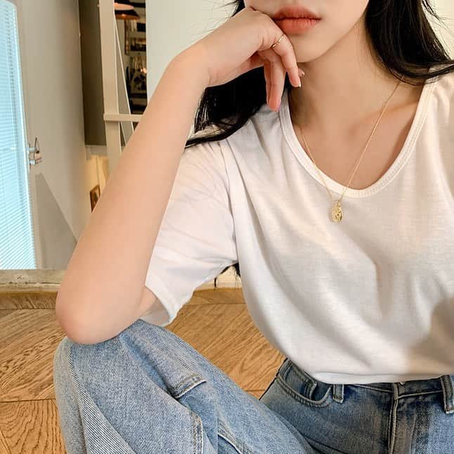 Chuuのインスタグラム：「데일리하게 입는 가성비 높은 기본티셧💙 사계절티셧!! #chuuseoul」