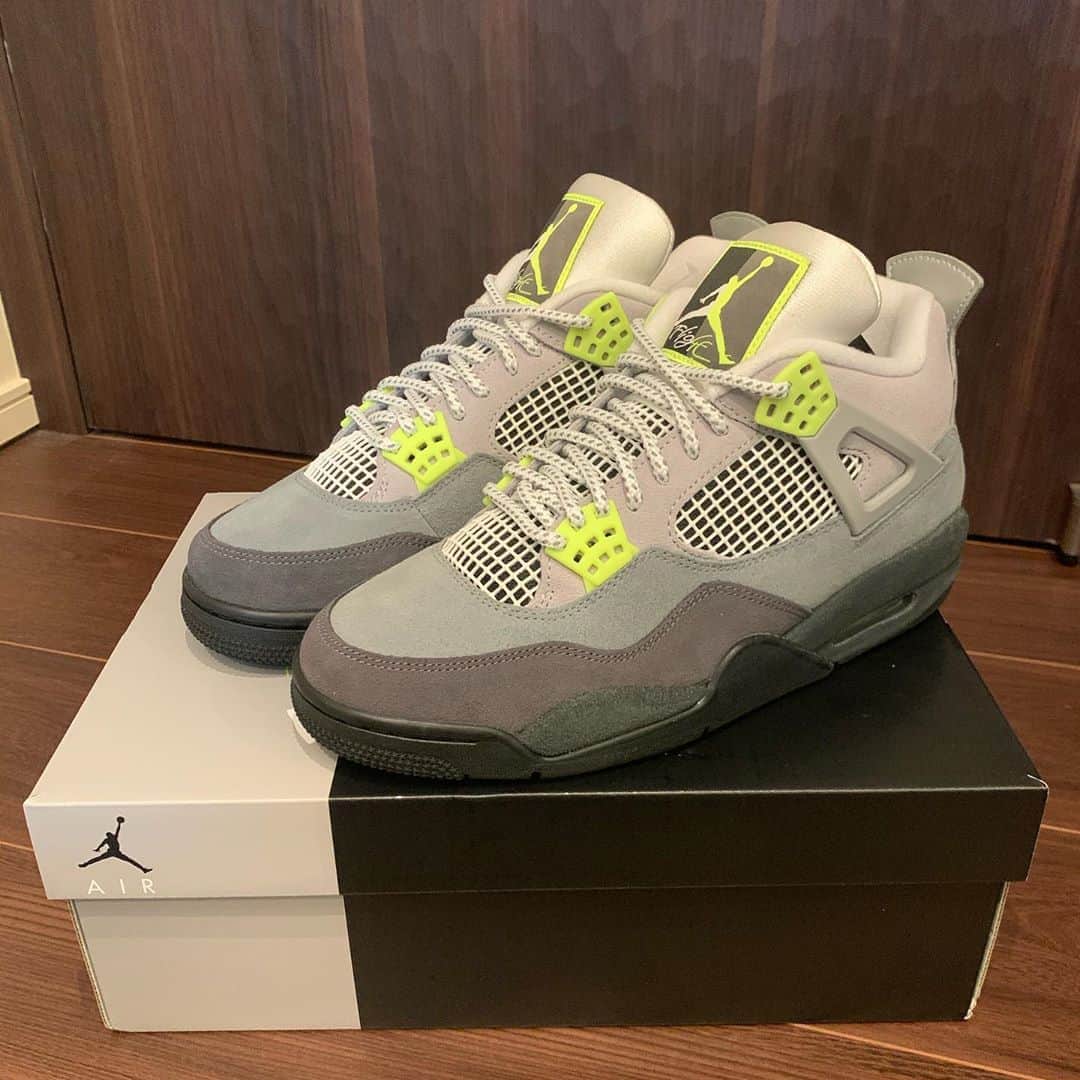 小平智のインスタグラム：「かっけー！ AIR JORDAN 4 RETRO #AIRJORDAN4RETRO」