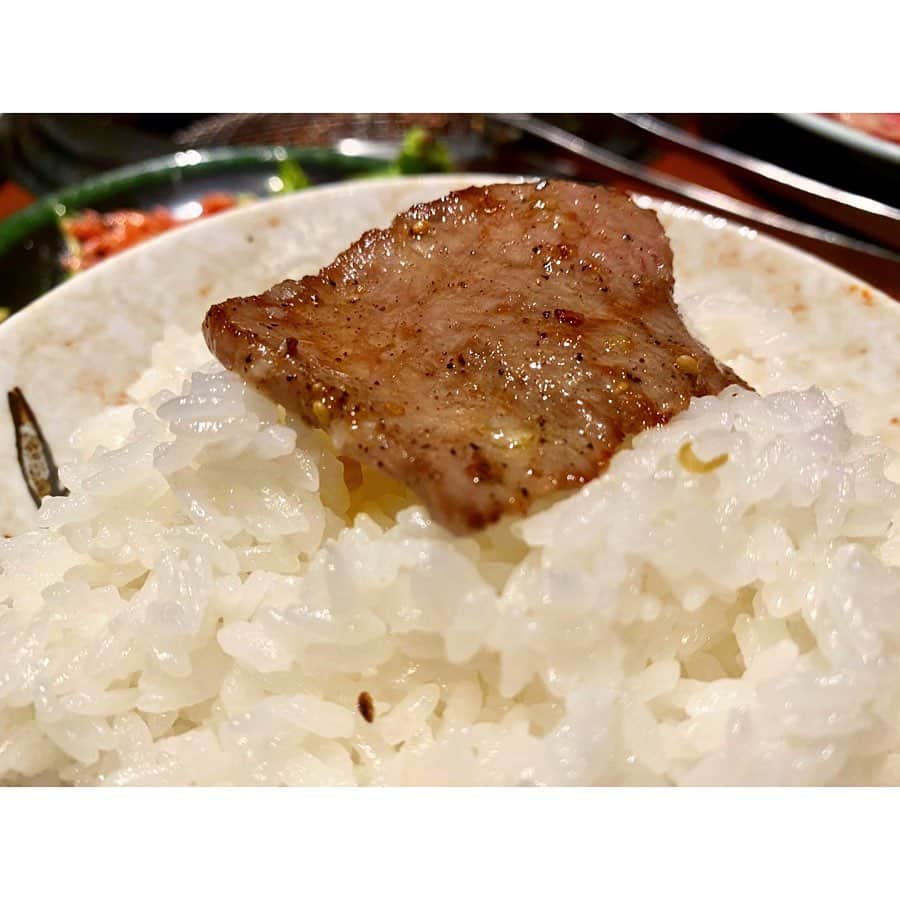 中田奈沙さんのインスタグラム写真 - (中田奈沙Instagram)「Yakiniku week part2🍖 なぜか一日置きにスケジューリングしてしまった焼肉week笑 清澄白河、森下の《静龍苑》へ。 ここのタンは本当に素晴らしい🤩❤️ 大きさ、柔らかさ、口溶け、味付け 全てがパーフェクトです👏 ユッケは飲めます笑 帰り道も翌日もずっとユッケの話してたね🤣  #奈沙ログ #奈沙ログin清澄白河 #奈沙ログin森下  #歯はいらないシリーズ #飲めるシリーズ  #やっぱり米が好き #noricenolife  #yakiniku #kiyosumishirakawa #morishita #tokyo #foodie #foodporn #foodpic #foodstagram #foodgasm #instafood #sizzle #beef #焼肉 #静龍苑 #清澄白河 #森下 #東京 #激ウマ #悶絶 #腹パン #タン #ユッケ #ロース」3月23日 12時30分 - nasa_nakada