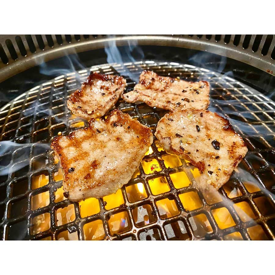 中田奈沙さんのインスタグラム写真 - (中田奈沙Instagram)「Yakiniku week part2🍖 なぜか一日置きにスケジューリングしてしまった焼肉week笑 清澄白河、森下の《静龍苑》へ。 ここのタンは本当に素晴らしい🤩❤️ 大きさ、柔らかさ、口溶け、味付け 全てがパーフェクトです👏 ユッケは飲めます笑 帰り道も翌日もずっとユッケの話してたね🤣  #奈沙ログ #奈沙ログin清澄白河 #奈沙ログin森下  #歯はいらないシリーズ #飲めるシリーズ  #やっぱり米が好き #noricenolife  #yakiniku #kiyosumishirakawa #morishita #tokyo #foodie #foodporn #foodpic #foodstagram #foodgasm #instafood #sizzle #beef #焼肉 #静龍苑 #清澄白河 #森下 #東京 #激ウマ #悶絶 #腹パン #タン #ユッケ #ロース」3月23日 12時30分 - nasa_nakada