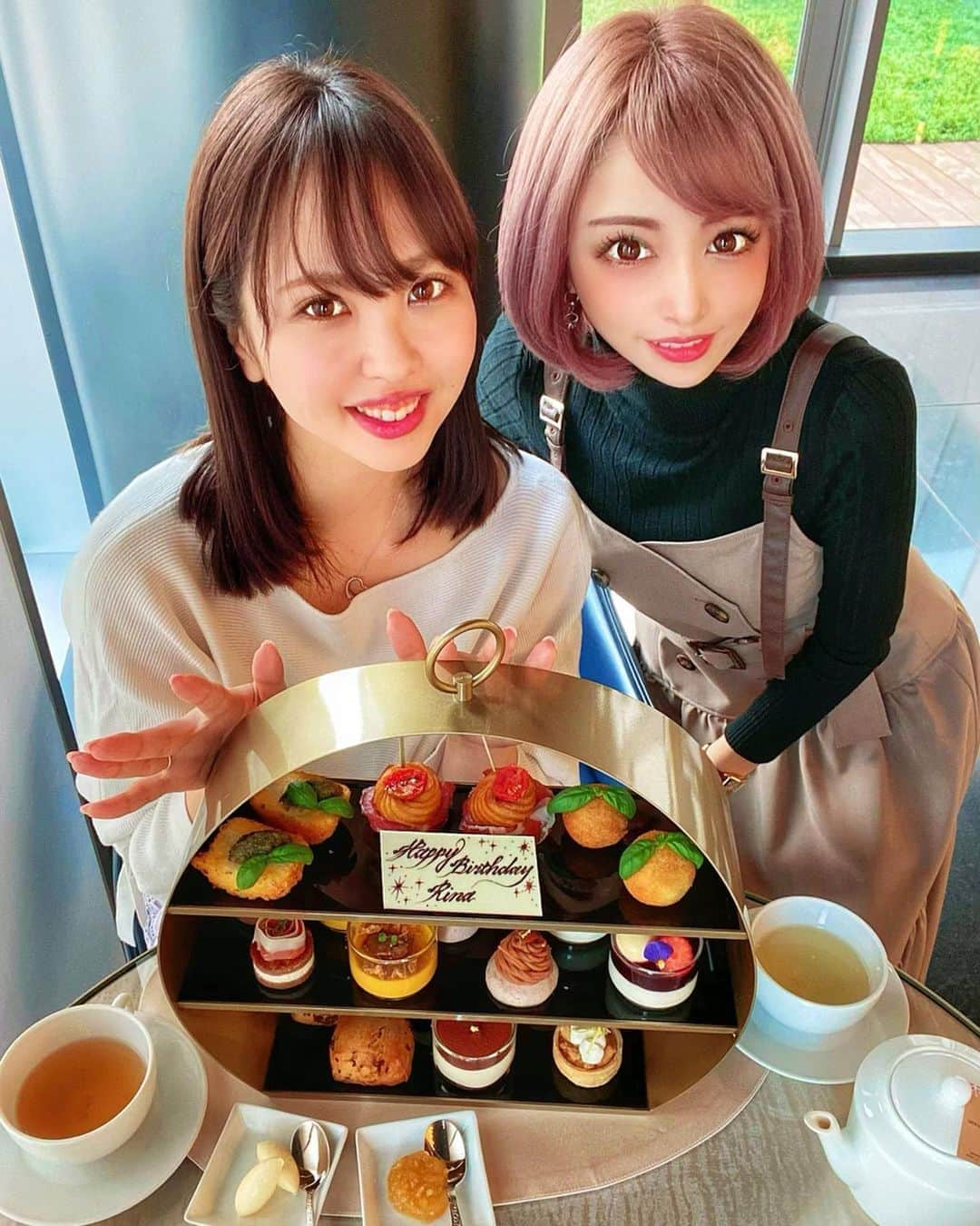 サキ吉さんのインスタグラム写真 - (サキ吉Instagram)「大好きなりなとお誕生日デート🥰🥰🥰 ． アルマーニのアフタヌーンティーからハーレークイン観に行って、 夜はサプライズで友達呼んでみんなでお祝い💞 りなの笑顔見て私も幸せな気持ち❤️ 素敵な一年になりますように💖 ． #お誕生日 #happybirthday  #アフタヌーンティー #アルマーニリストランテ  #銀座デート #銀座グルメ」3月23日 12時39分 - sakikichi1201