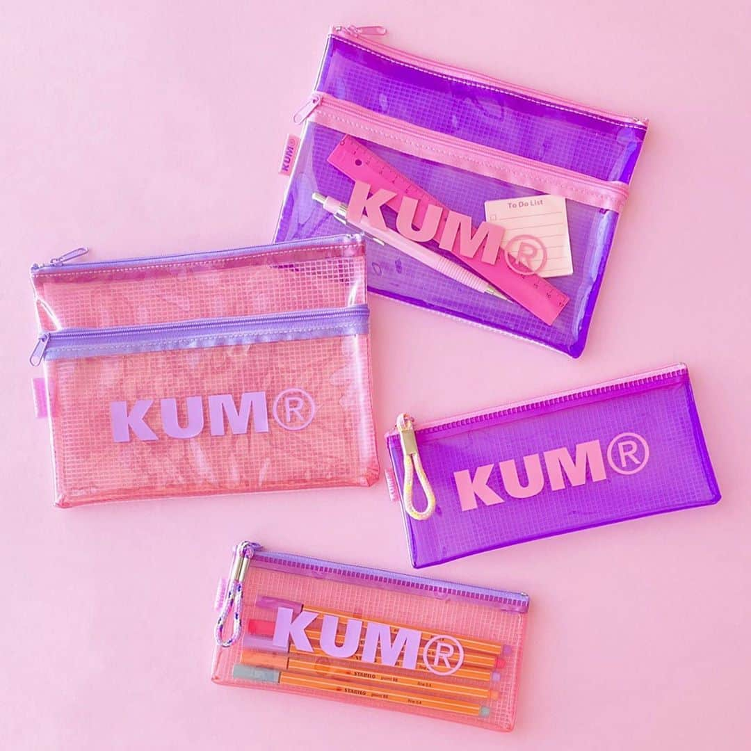 プラザ/PLAZAさんのインスタグラム写真 - (プラザ/PLAZAInstagram)「PLAZA・MINiPLAオリジナルカラー💜KUMのクリアペンケース、クリアケースです🌈🌟B6サイズのクリアケースは、ポケットが2つあるので小物の仕分けができて便利🙆‍♀️💞 . KUM PINK＆PURPLE クリアペンケース 各¥770(税込) クリアケース B6 各¥1,045(税込) . #PLAZAピンク #PINK #ピンク #studygram #studyaccount #backtoschool #studydesk #勉強垢 #学校 #ステーショナリー #文房具  #PLAZA #プラザ #MINiPLA #MINIPLA #ミニプラ @plazastyle」3月23日 12時51分 - plazastyle