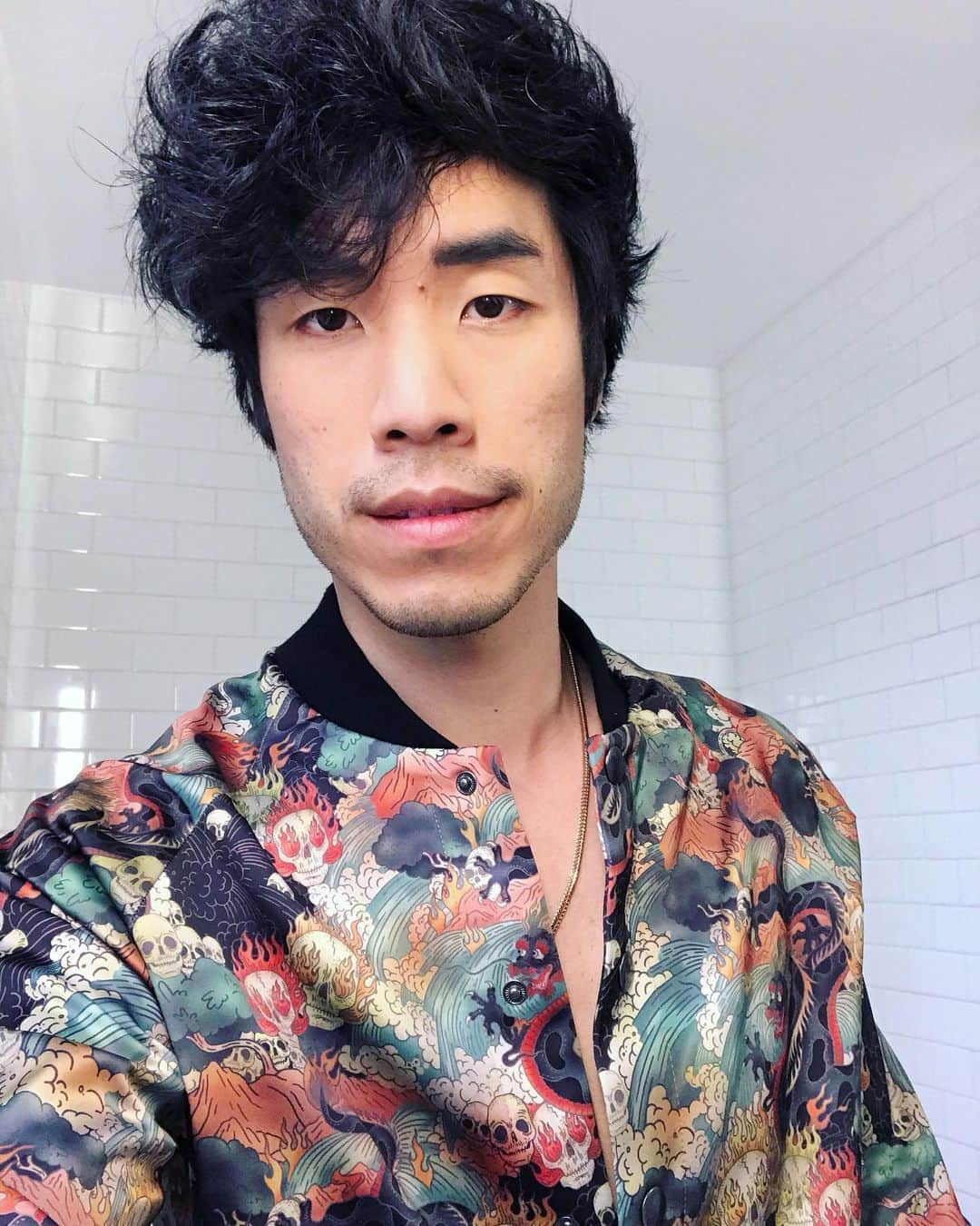 ユージン・リー・ヤンのインスタグラム：「fuck it, bathroom selfie, how’s everyone doin’」