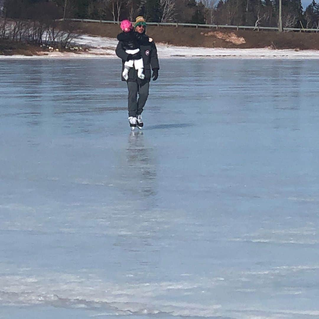 エリシャ・カスバートさんのインスタグラム写真 - (エリシャ・カスバートInstagram)「The Pond ❄️ all to ourselves ❄️」3月23日 6時35分 - elishaphaneuf