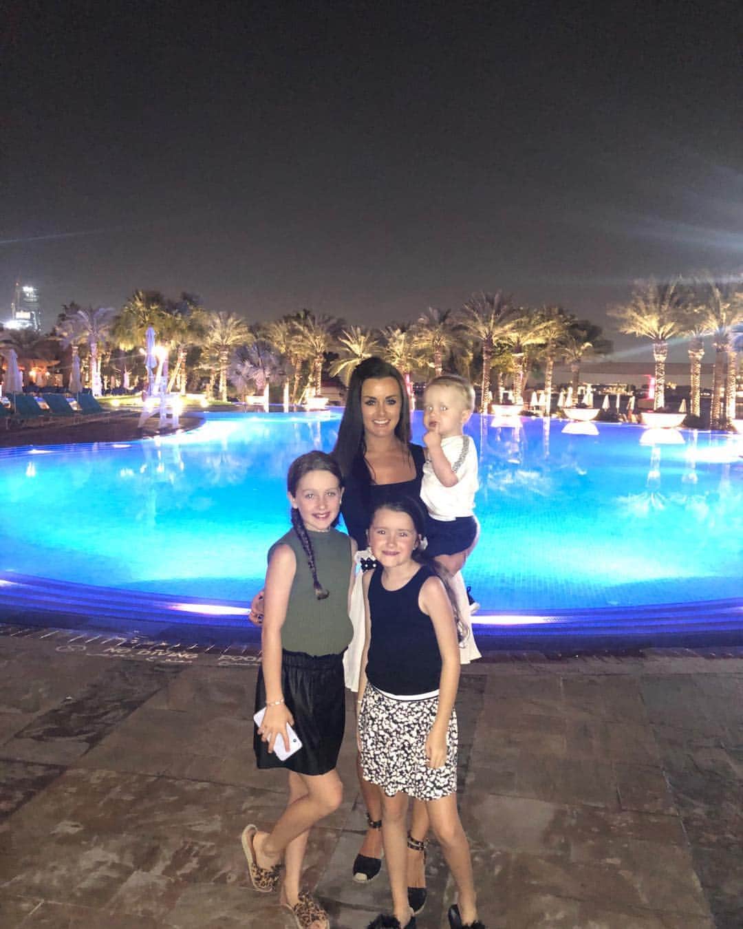 スティーヴン・デイヴィスのインスタグラム：「Happy Mother’s Day to the best Mummy our kids could ask for ❤️」