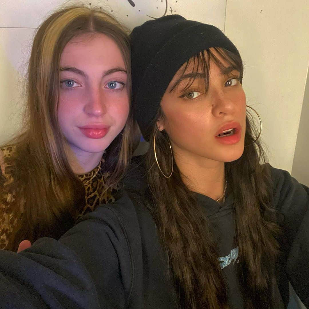 ルナ・ブライズ・ボイドのインスタグラム：「WE LOVE YOU THO🔉」