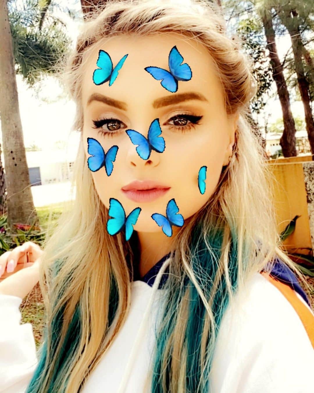 Mia Diazのインスタグラム：「turned into a mermaid for a day🧜🏻‍♀️💙」