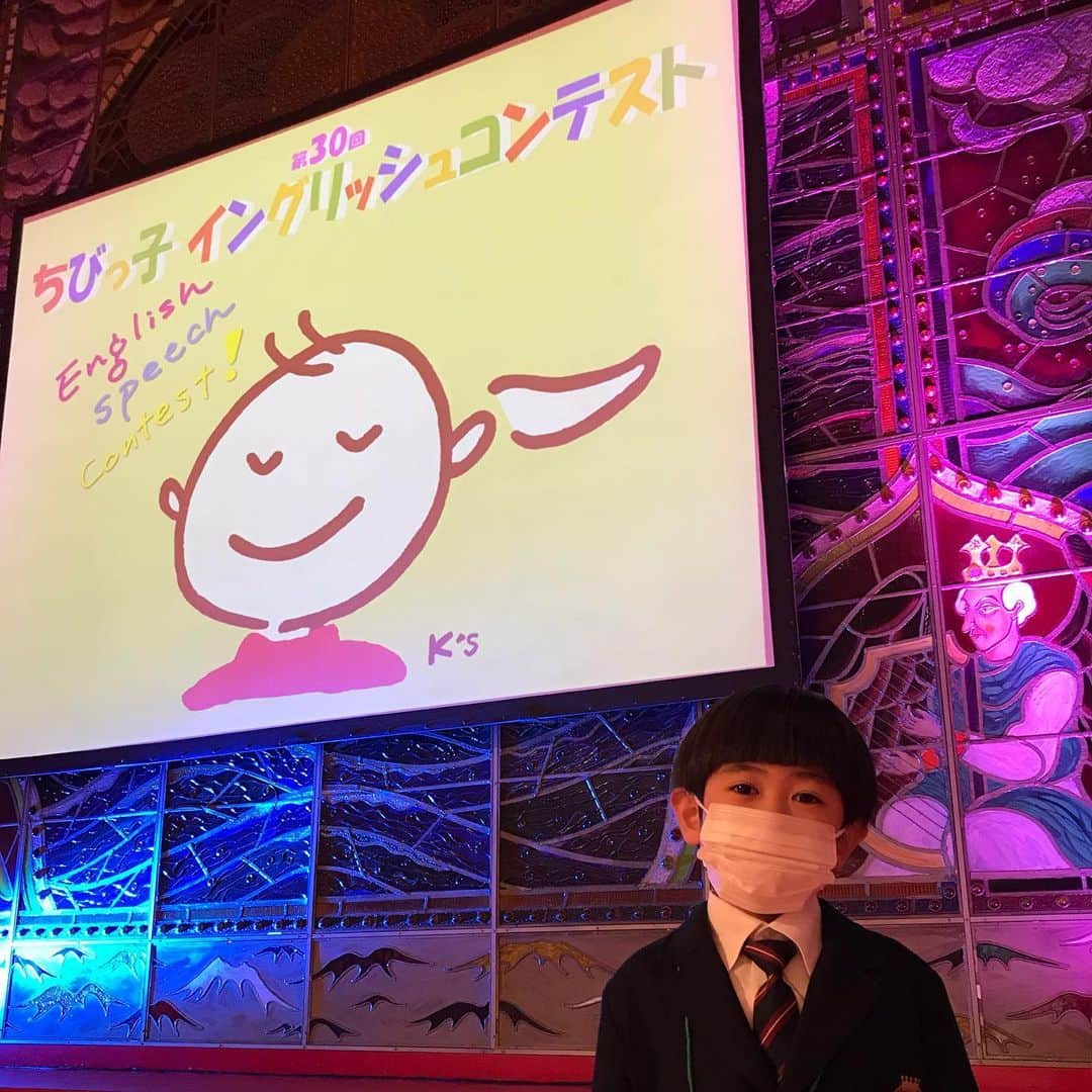 ryo0809appleさんのインスタグラム写真 - (ryo0809appleInstagram)「一昨日から京都へ来てます⛩ ・ ・ 昨日は息子の暗唱コンテストが終了。 課題が残る結果でしたが、人一倍ナーバスな息子が『ドキドキに負けたくない』と緊張と闘い、泣きながらではあったけど大きな舞台に立ち、涙で詰まりながらも諦めずに最後まで発表した事は、彼にとっても親にとってもとても良い経験でした。 来年もまた来られるよう頑張ろうね。 次こそは100%の力を出せるはずだよ😊 ・ ・ 会場のすぐ側の京都御所を少しだけ散歩🌸 息子は気晴らしの縄跳び😂 大会の後は、昨日約束してたディズニーストアへ🐭 泣いてしまったけど、大きな舞台に諦めずに挑んだという頑張りへのご褒美に、大好きなスパイダーマン のサウンドフィギュア🕷 昨日の午後は四条河原町あたりをブラブラ楽しみました😁 ・ ・ 明日には福岡へ帰るし、せっかくなので今日は思いっきり京都を楽しもうと思います🙋🏻‍♀️ ・ ・ ・ #京都 #京都観光 #家族旅行」3月23日 7時45分 - ryo0809apple