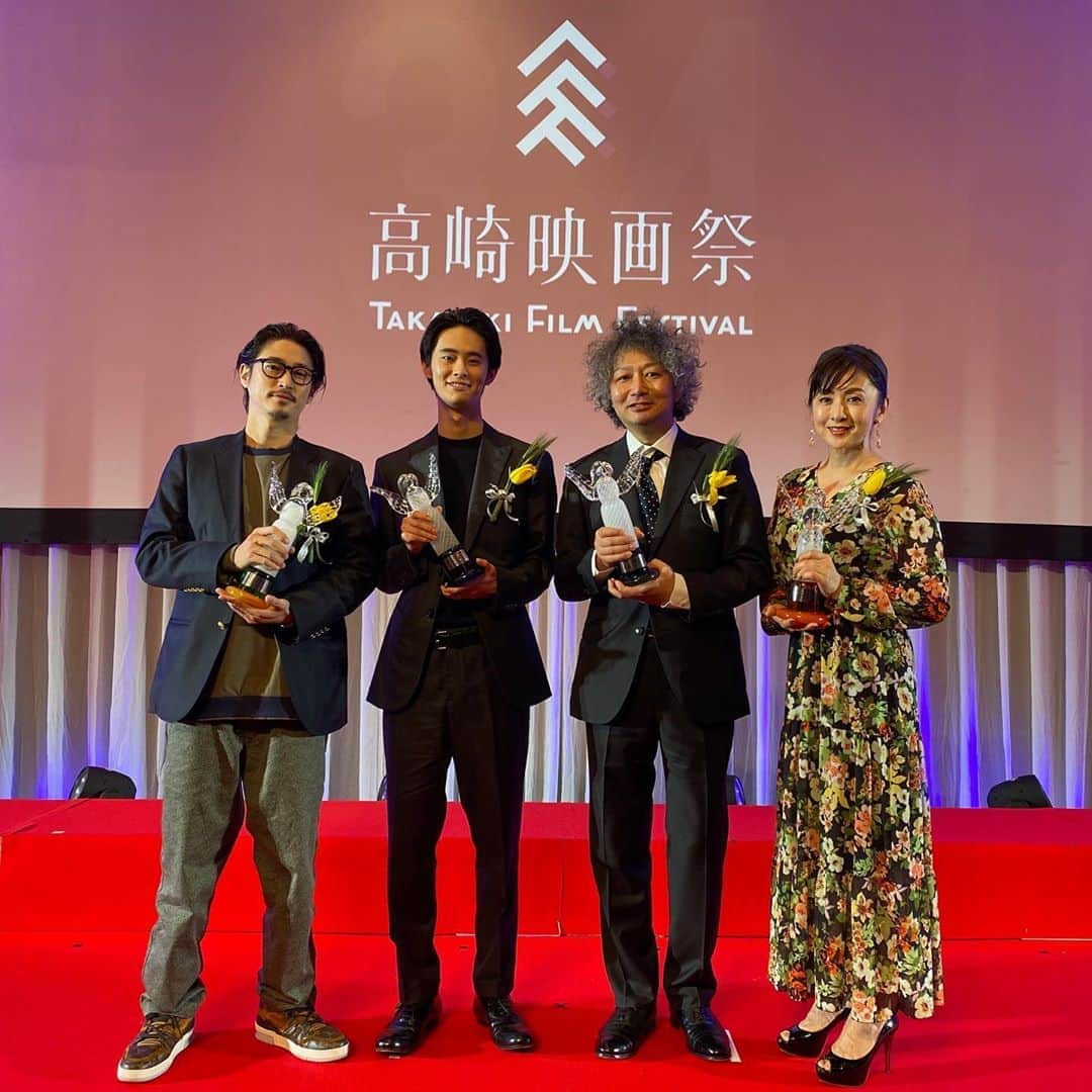 窪塚洋介のインスタグラム：「「Takasaki Film Festival vol.34」 I won the best supporting actor award. Thank you!!! #最初の晩餐 #shirotokiwa #yukisaito #raiku #yosukekubozuka we won 4 "Best" awards.」