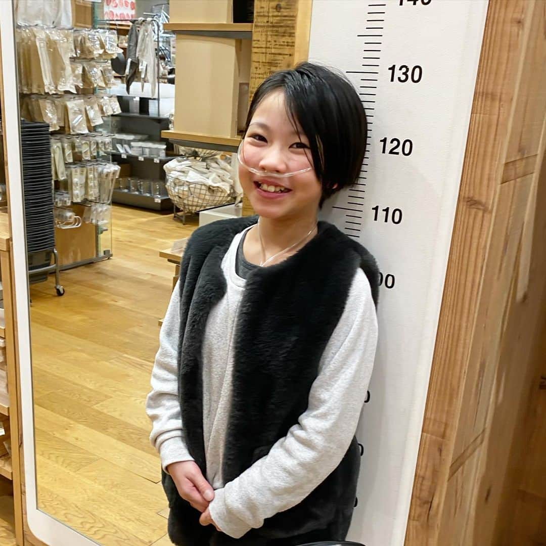 yukiさんのインスタグラム写真 - (yukiInstagram)「おはようございます。﻿ ﻿ 先月からなんと！9mmも伸びてました！﻿ 130cmまであと少し🤏﻿ ﻿ #身長測定 #今月の身長 #たくさん食べて寝て遊んで笑う #あと1cm #ぐんぐん成長 #milka」3月23日 8時13分 - milkayuki