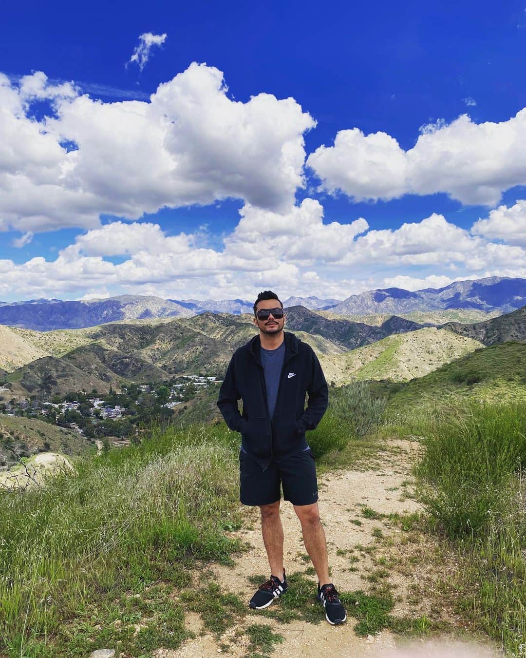 アンソニー・ラモスのインスタグラム：「🏔」