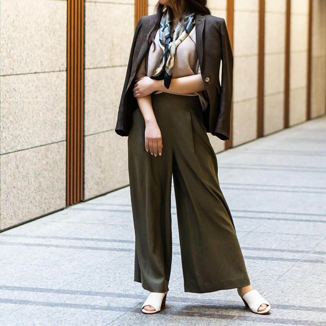 Difference Tokyoさんのインスタグラム写真 Difference Tokyoinstagram 肌に心地良いリネンルックな生地は どんな素材ともマッチする ワードローブの格上げに使えるコーディネート力の高さが嬉しい Difference Style 春コーデ ブラウン リネンルック