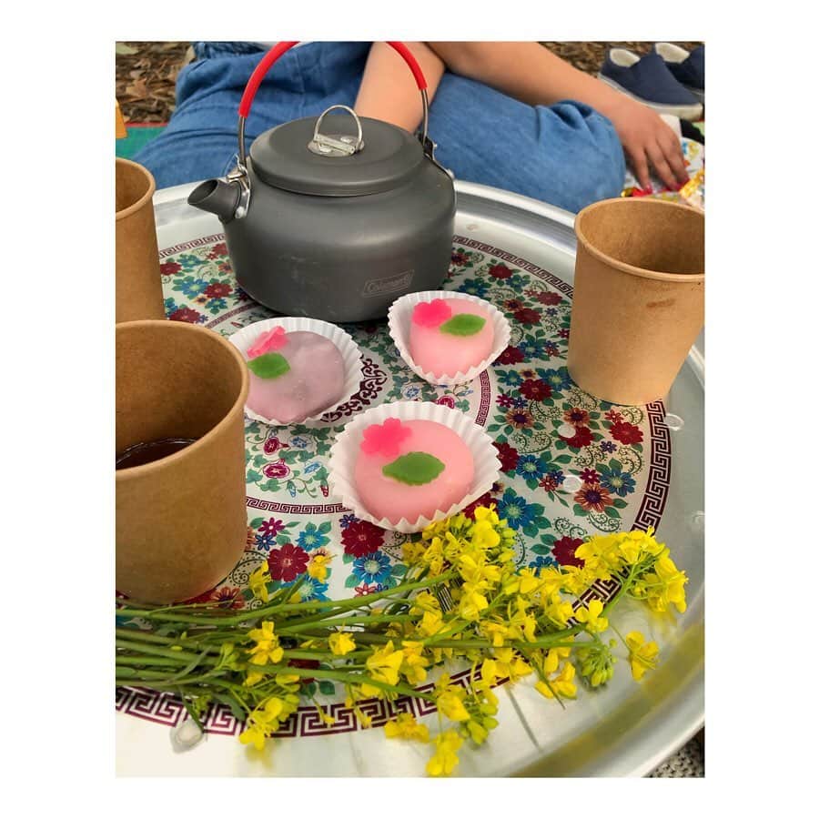 森千波さんのインスタグラム写真 - (森千波Instagram)「#ｵﾄﾅﾉﾏﾏｺﾞﾄ 🍳 #1000gohan . . . . #outdoor#lunch#colorful#food#flowers#picnic#cooking#nature#friends #Italian#ハンモック#料理#ピクニック#ランチ#アウトドア#自然」3月23日 8時56分 - 1000wave